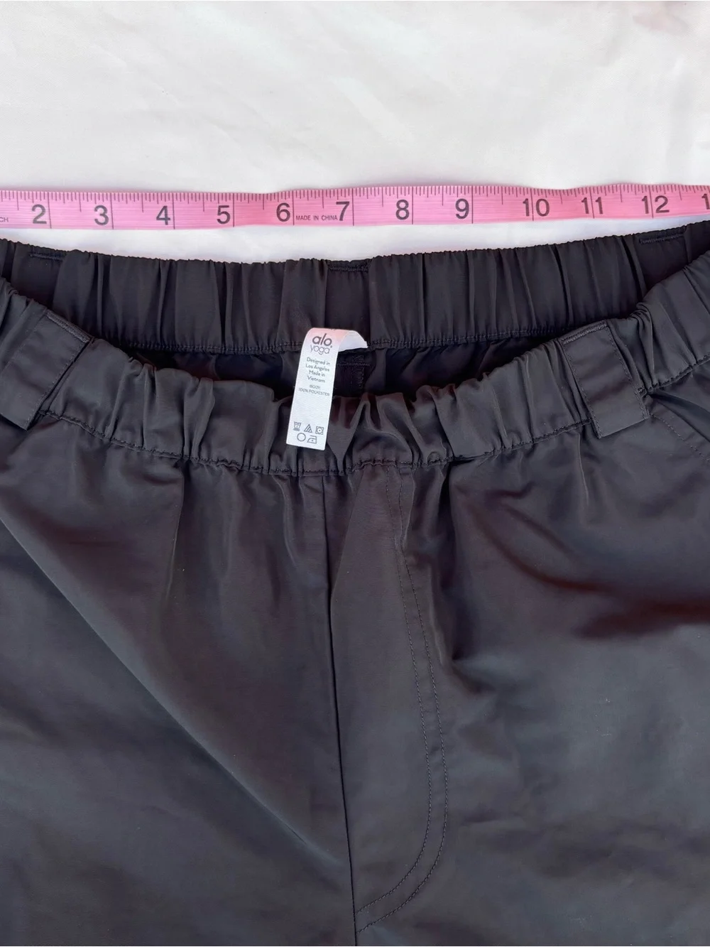 Alo Women’s Cargo Track Pants Size Medium Black